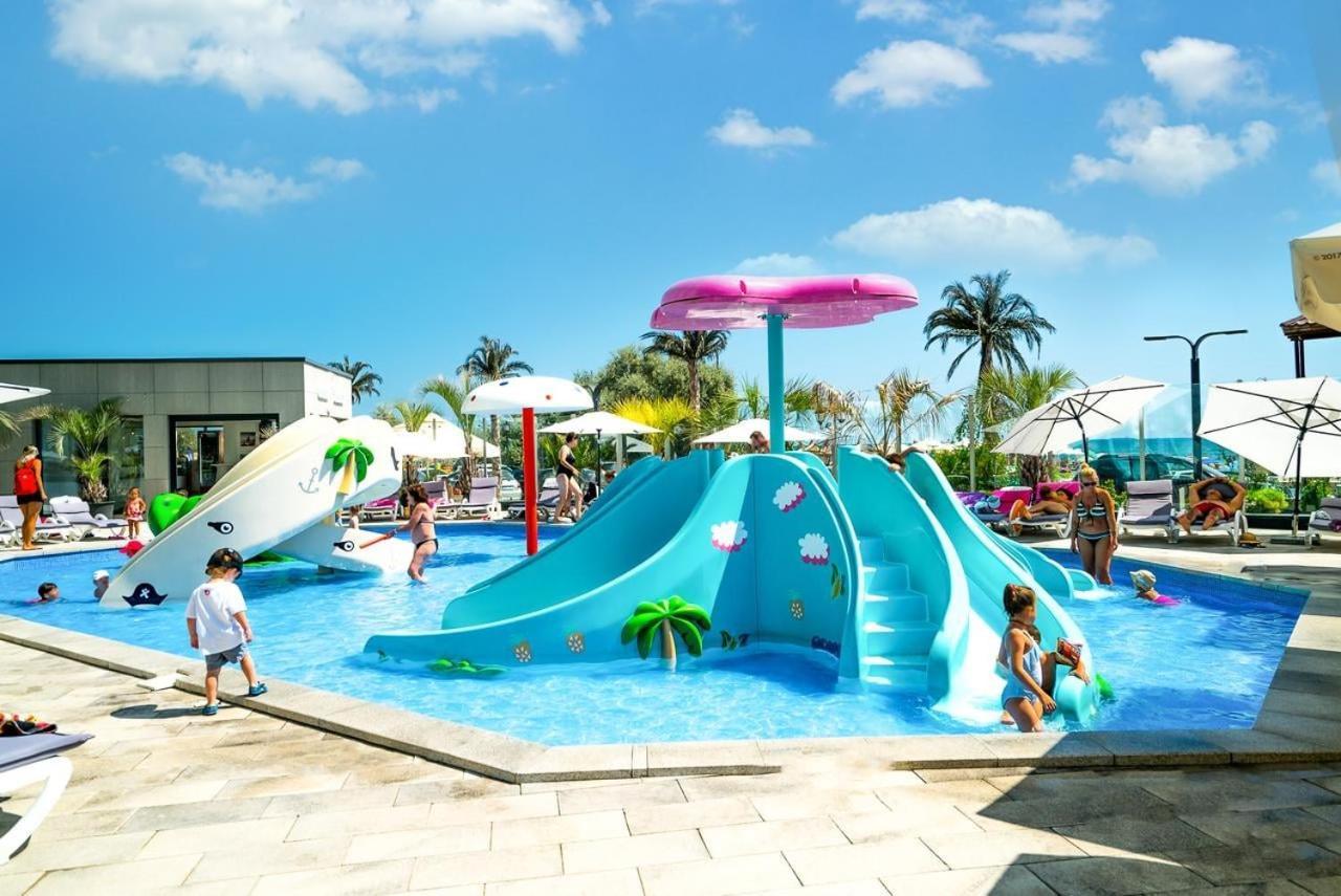 Năvodari Isabelle Apartament Alezzi Beach Resort Mamaia Nord מראה חיצוני תמונה